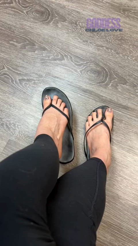 Oh no!!! they literally broke 😖🩴🤣