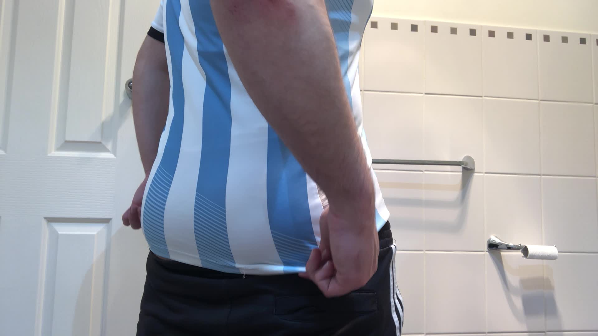 Juicy jiggles and a cute little slap 😘