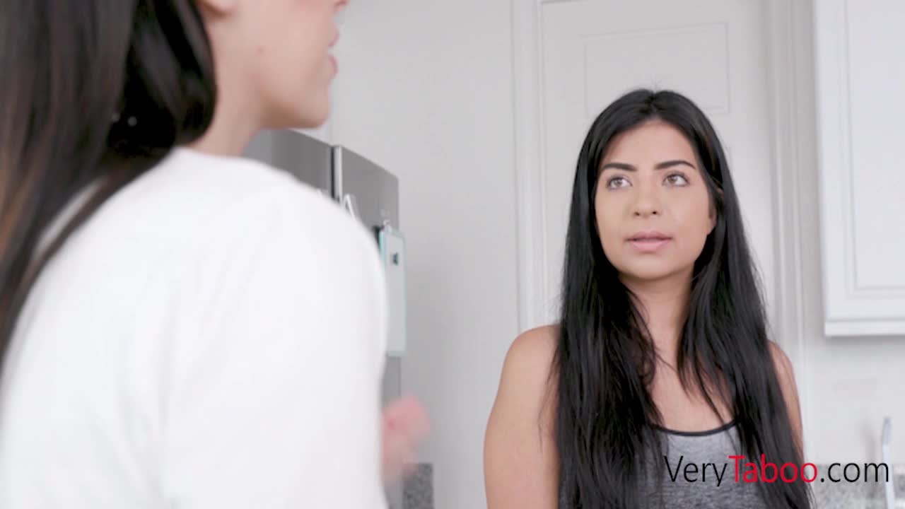 Mom pleads sis to fuck me awake