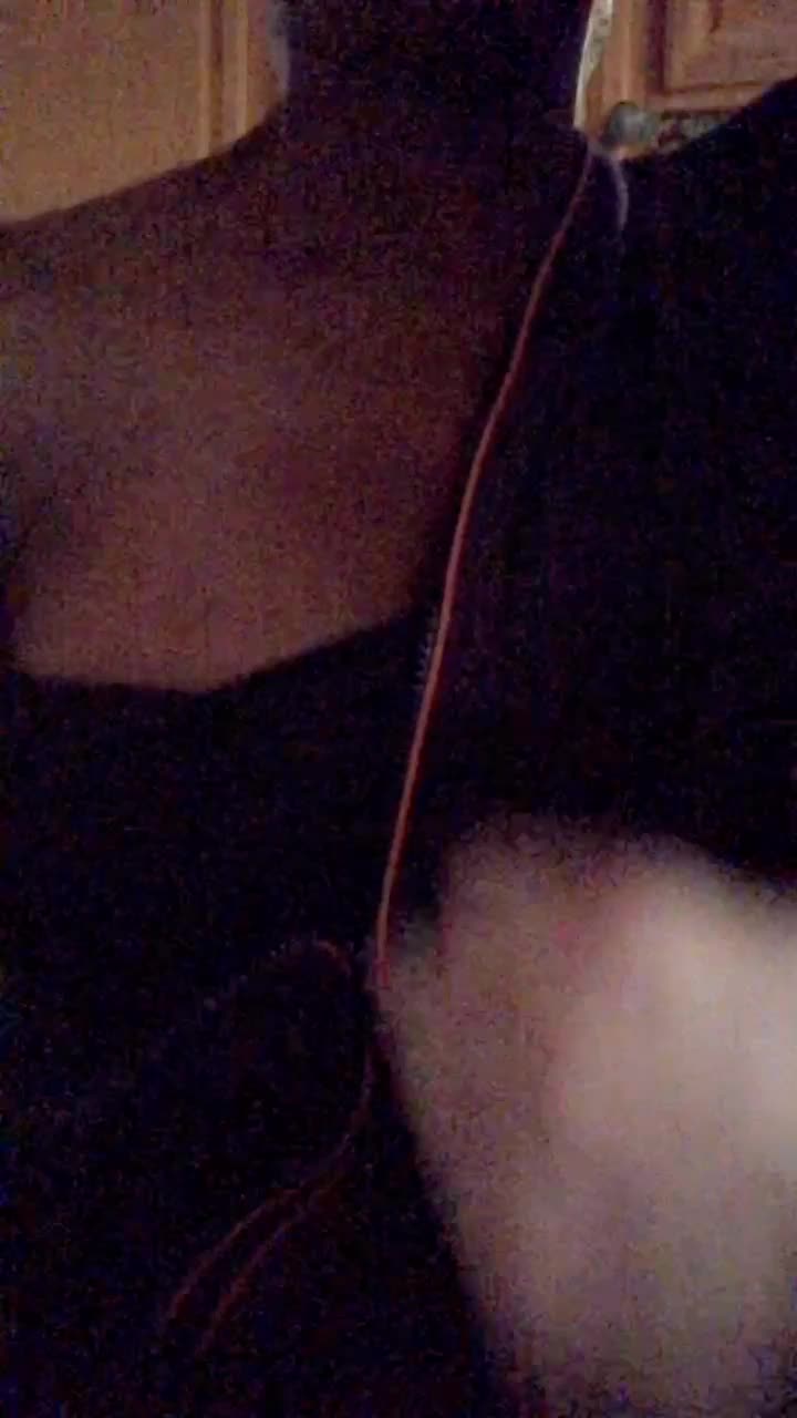 One titty 😝