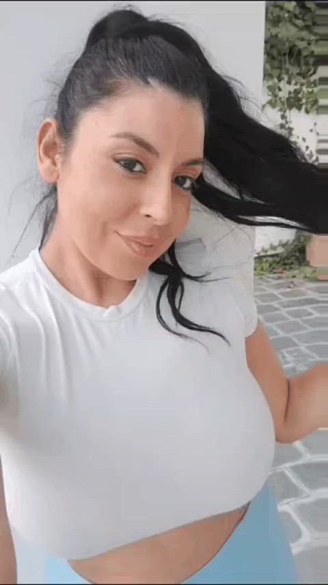 Pull my ponytail while I'm kneeling