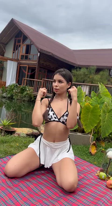 I show you my tits in the park