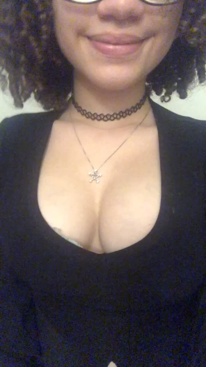 Happy Titty Tuesday my avorite perverts 💋