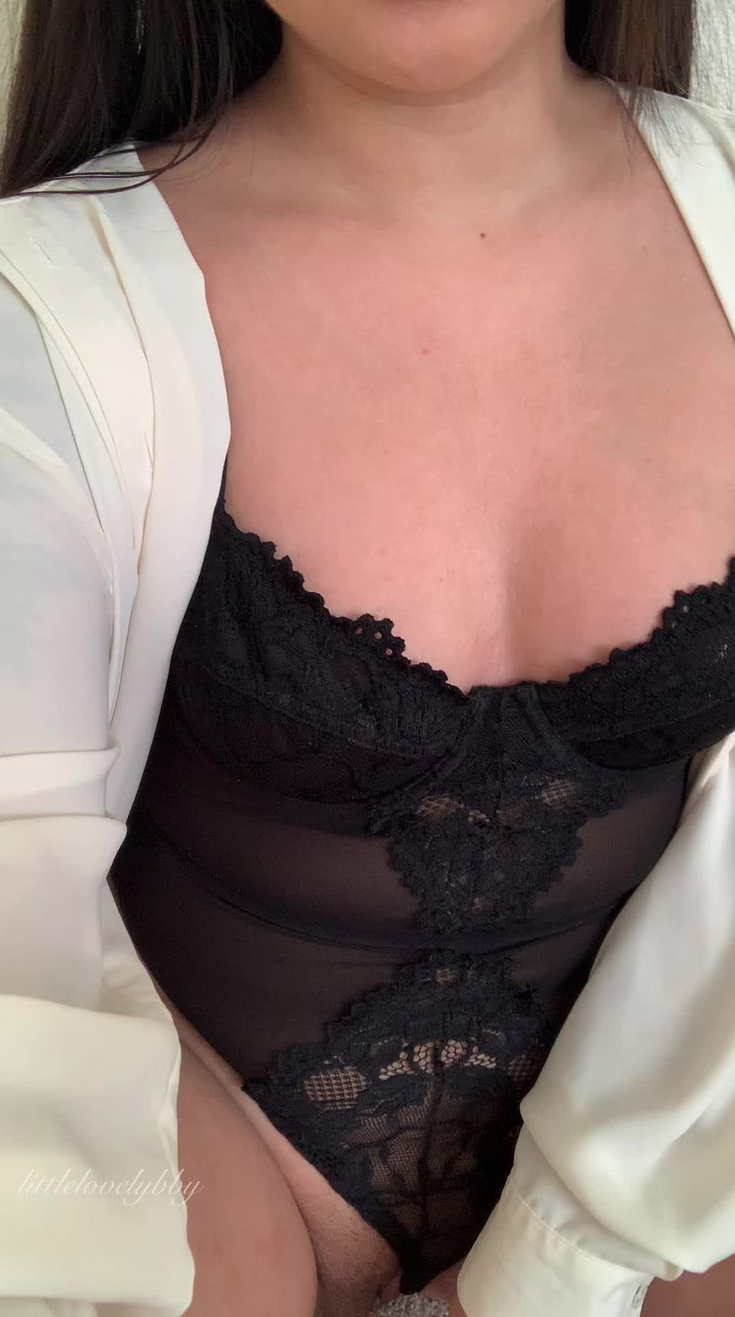 Rubbing my clit made my pussy so wet
