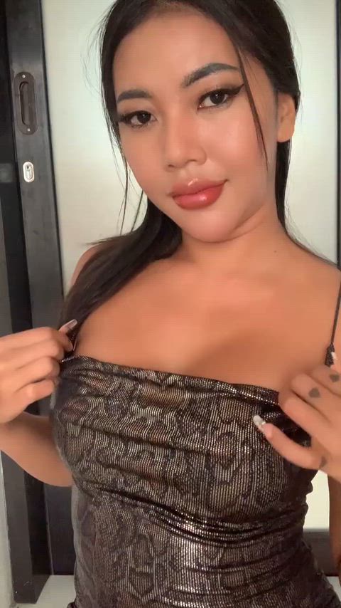 I hope you can't take your eyes off my boobs