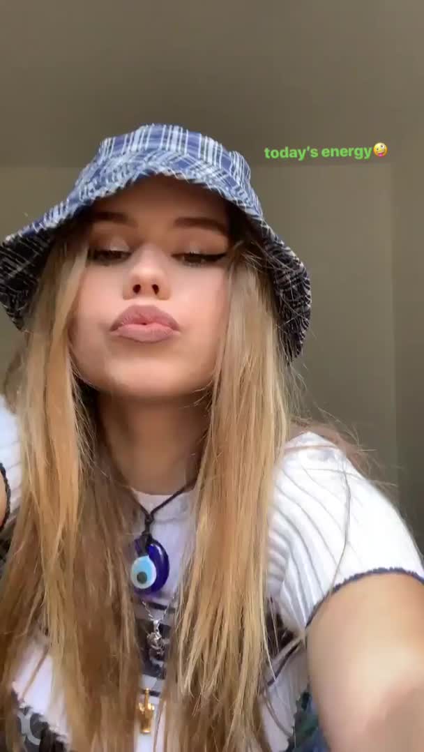 18 year old Lexee Smith dancing