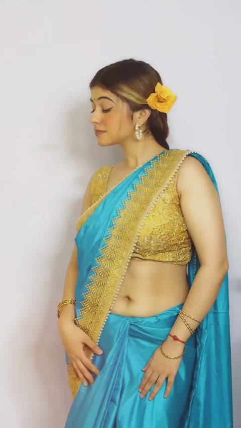 Riya pandey navel