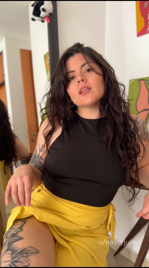 I'm the kind of girl your wife warned you about ... looking cute and having a naughty dirty mind. I don't care what she feels .. I just want YOU choosing me over HER 😈