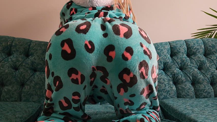 For all you fleece lovers out there, A little ass teasing in my fleece onesie