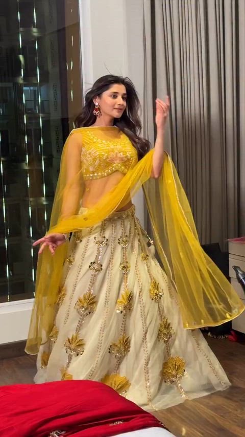 Kanika Mann's Hypnotic Navel