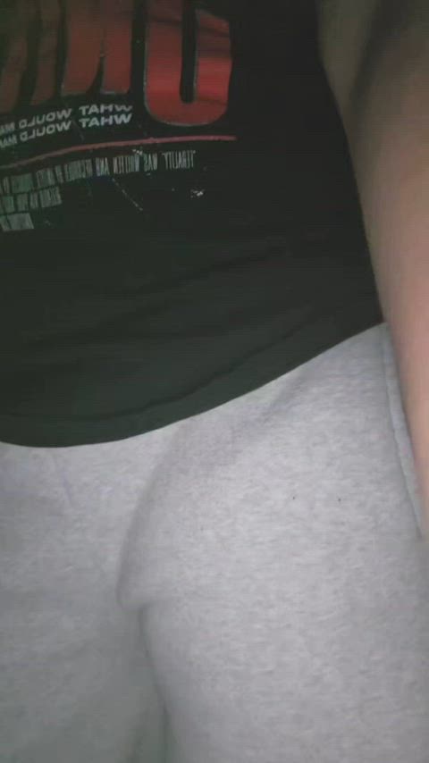 Dont you wish you had such a fun, pretty toy to play with!😺😼