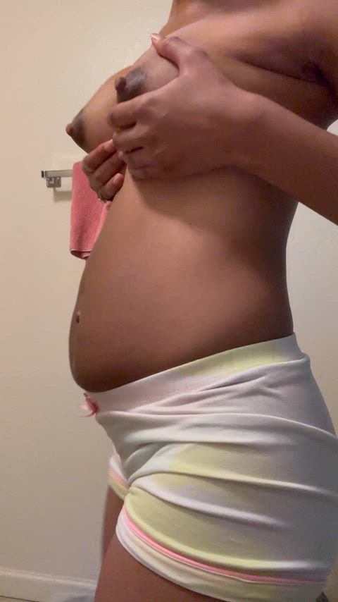 When they’re this engorged, squirting is just a sneeze away 😏