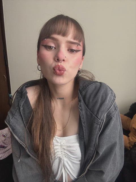 im trying to distract you