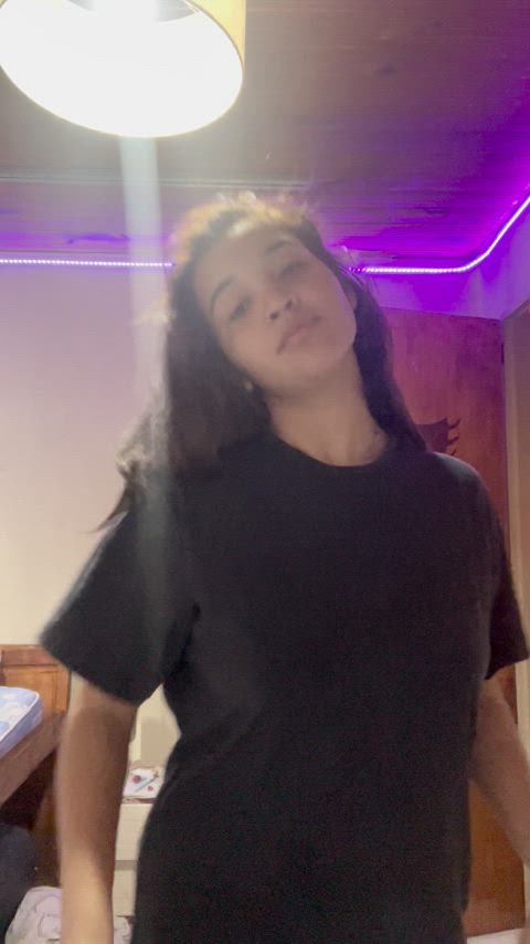 5'3, 18f, 105lbs Teen trying to give you a boner...