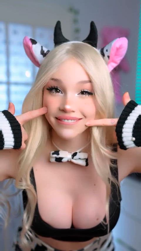 Anyone else wish they could swap bodies with Alice and let the boys clap their cheeks?