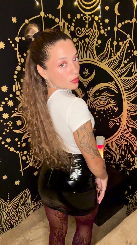 Don't you love curly hair girls?