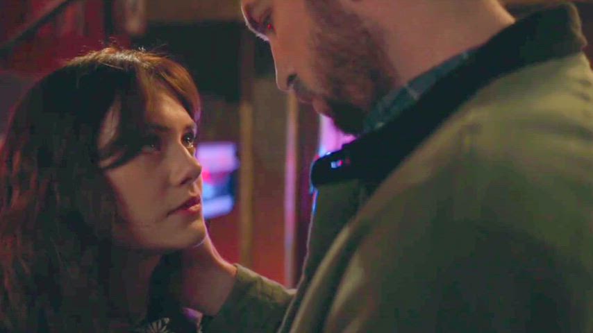 Emilia Jones deep tongue kissing in Cat Person (2023)