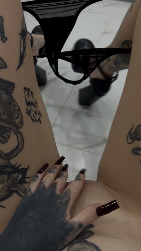 Wld u lick my shaved pussy if I was ur gf?