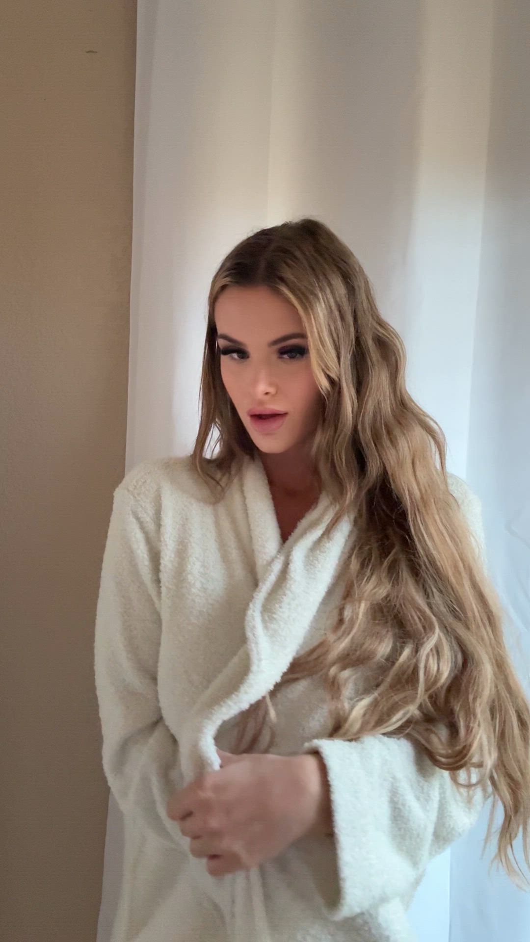 Hottest bimbo in town