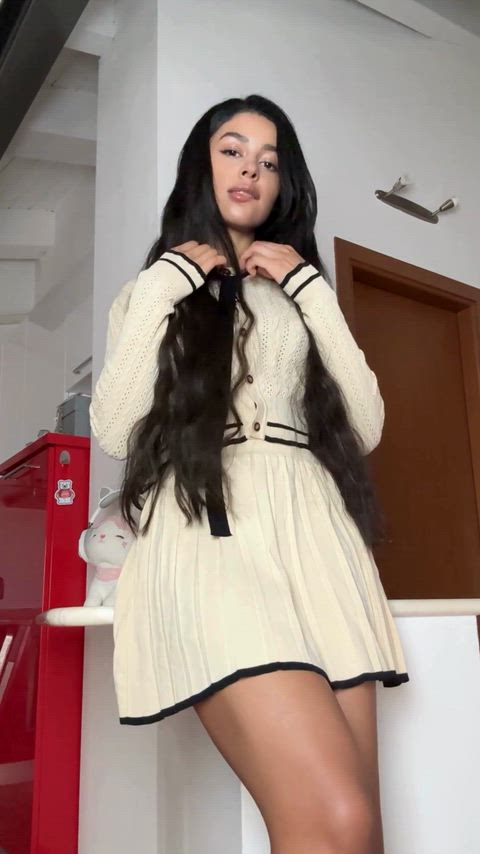 A beauty with a cute face