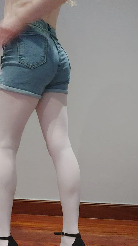 I love the cheap whore outfit, so cheap that if someone gropes me i will be his sissy slut 🙈🙈