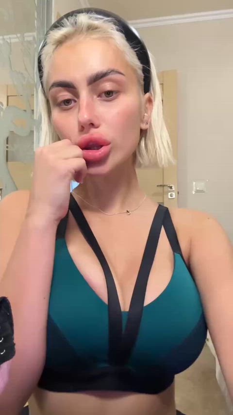 Ready to show off my favorite bimbo look