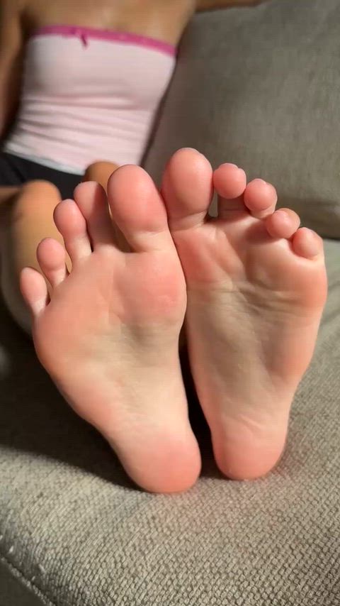 my feet are here to make you feel good