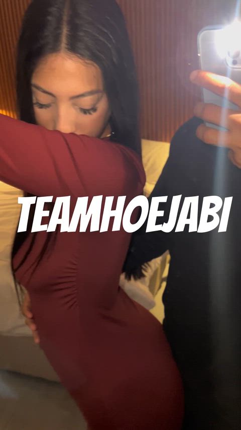 كلبك written on my necklace which means your dog in arabic 🍑🙊 say salam to your ukhty anissa