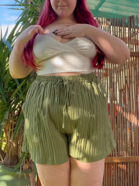 Flashing you my tits and pussy in the garden :3