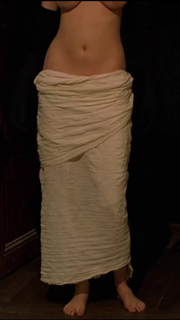 Eva Green, nude as Venus de Milo in The Dreamers