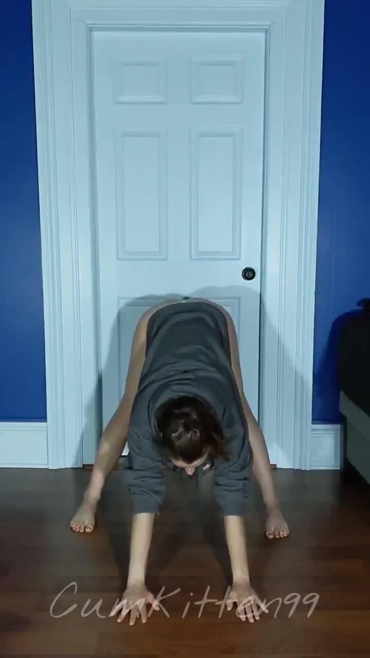 Hoodies & handstands 😋