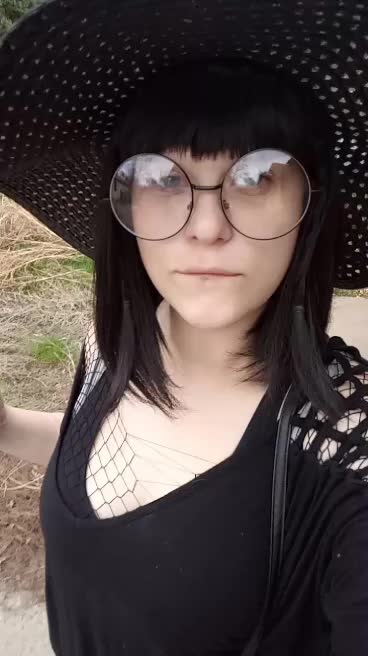 Going grocery shopping, do you need anything from the lower shelves? 🖤