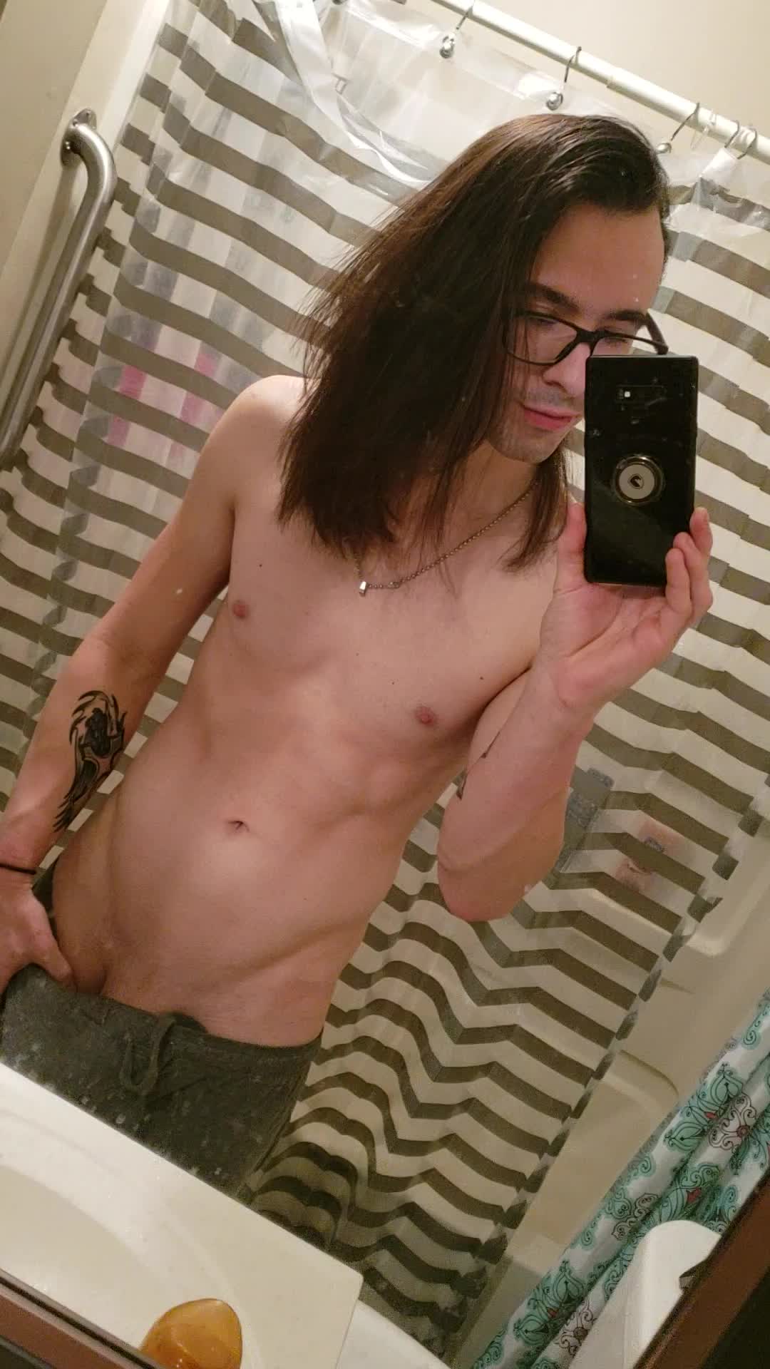 I want you to cream on my cock 🖤