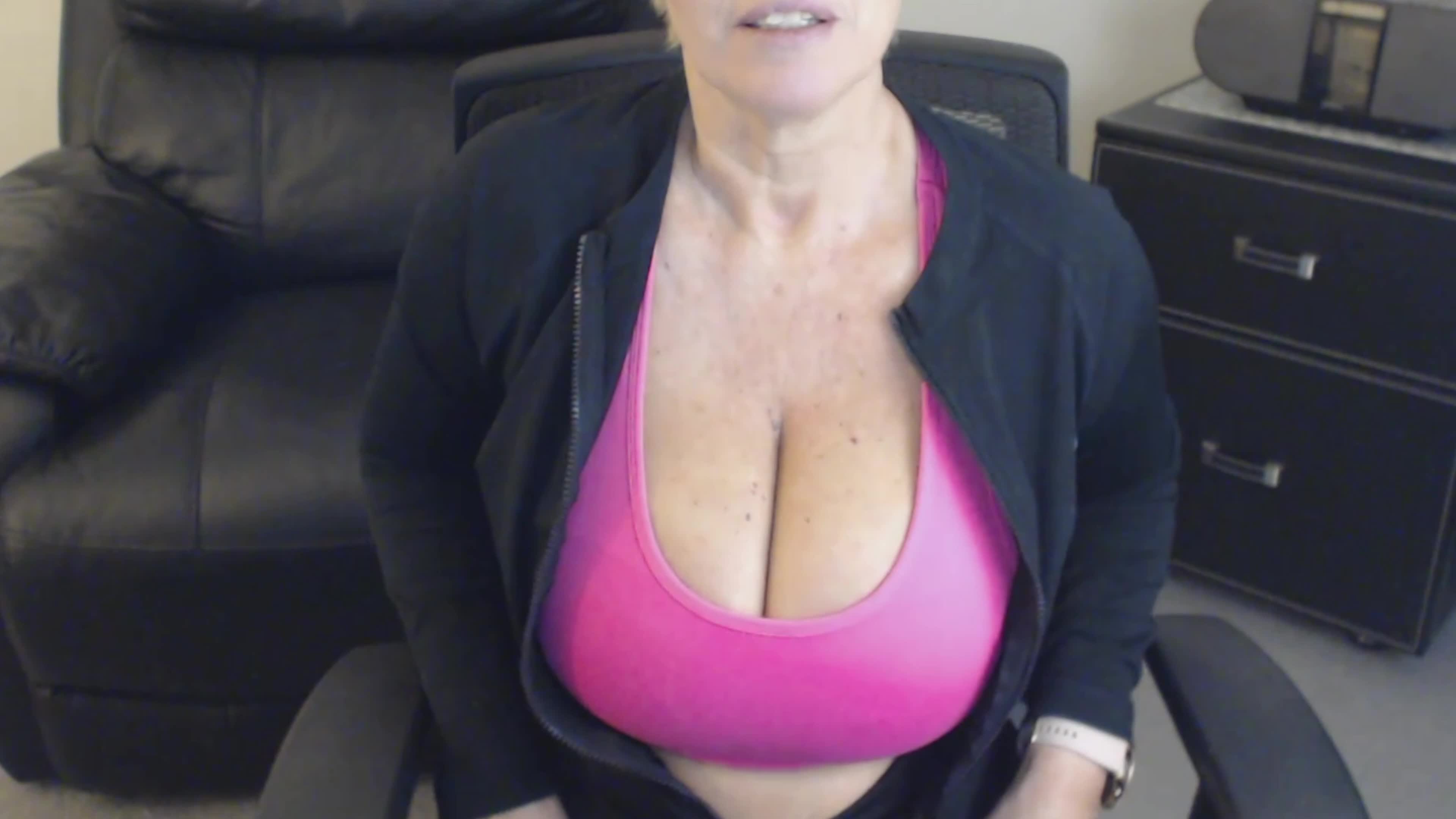My boobs are very sensitive, I can cum quite easy by just playing with my nipples and squeezing my titties 🤤 xx 54yo 🇦🇺💋