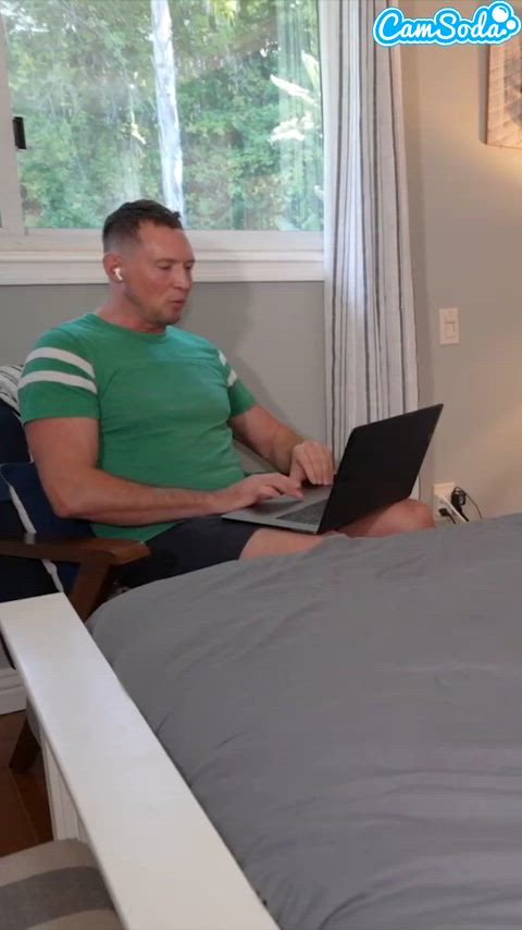 Sexy Milf Housewife Scarlett Alexis, Masturbates During Facetime Meeting