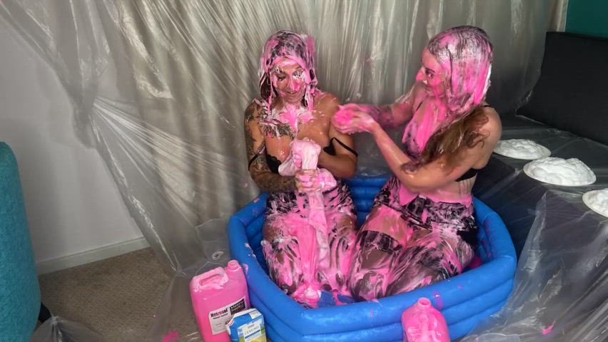 I love covering her in gunge… almost as much as I love being covered in it myself 😈🫟