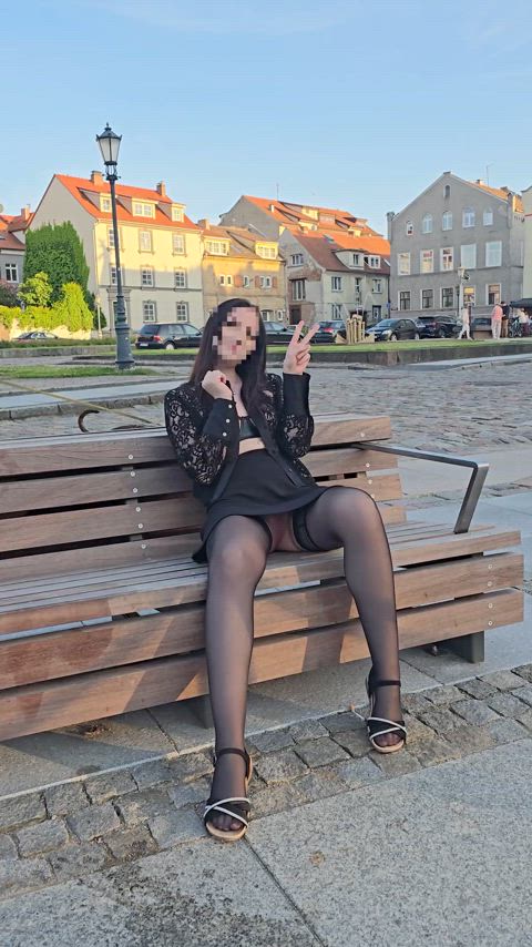 Risky poses in public