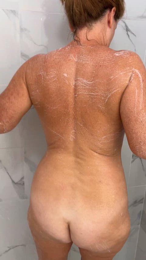 Get wet with a mature redhead pawg
