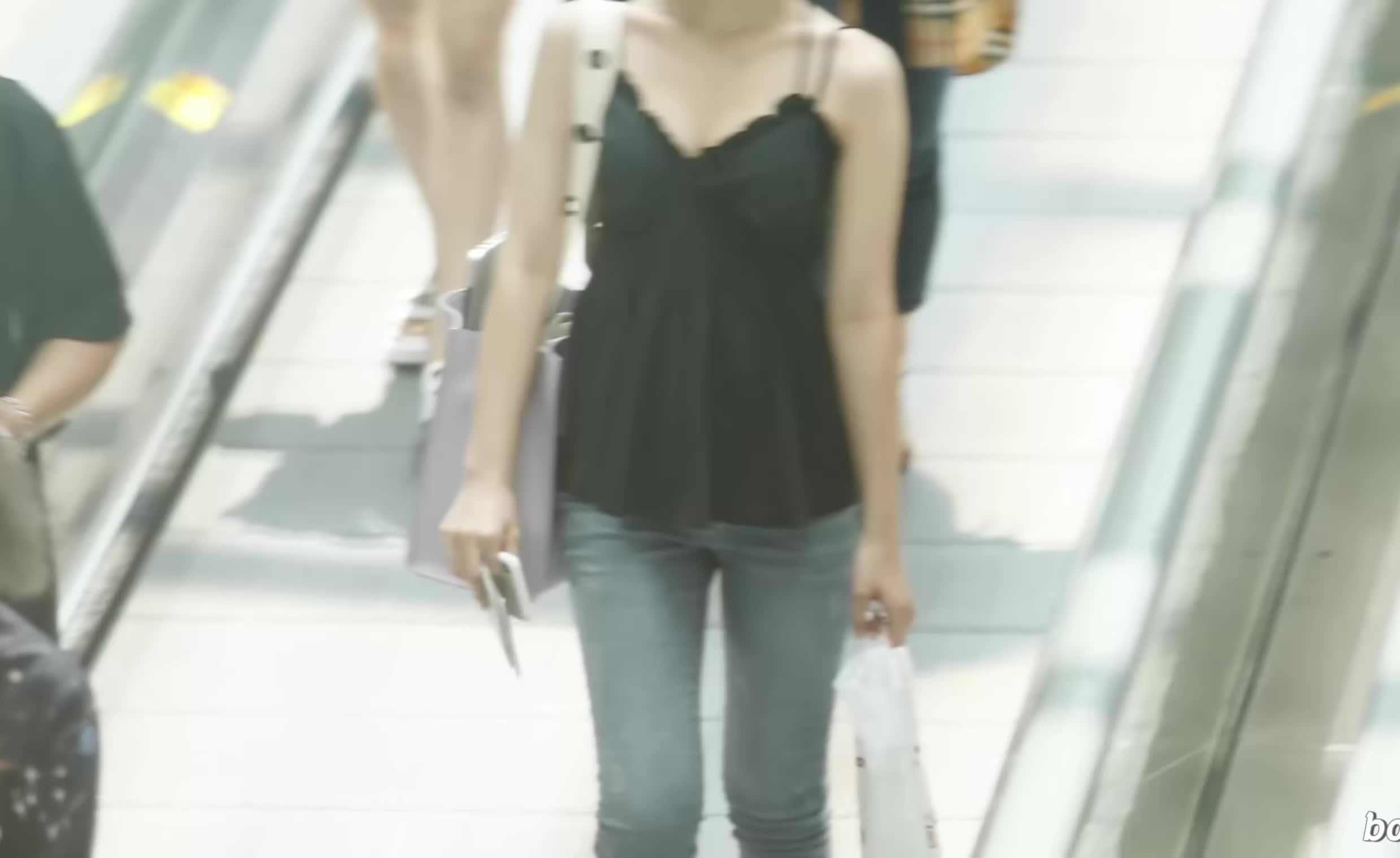 Red Velvet - Wendy's Cleavage