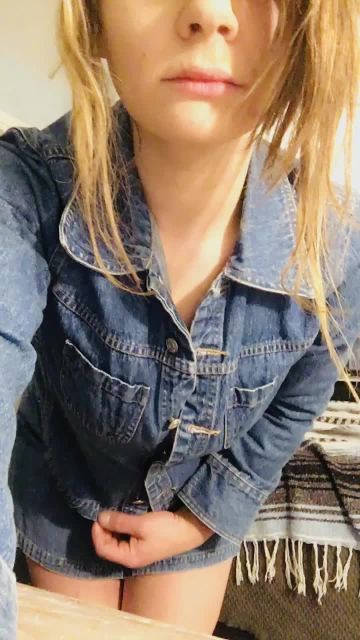 So my mom decided to give me all of her old clothes from 20+ years ago... 😑. anyways it was all made worth it when i found this stunner. who doesn’t need a denim power suit circa 1995