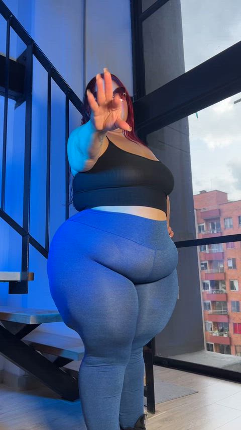Thick enough to distract you 😏💖