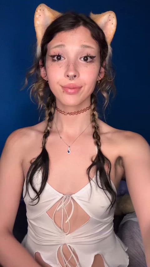 kittie's ready to play all night :3