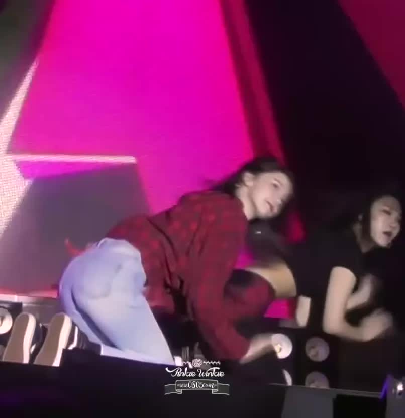 SNSD Yoona - On all fours