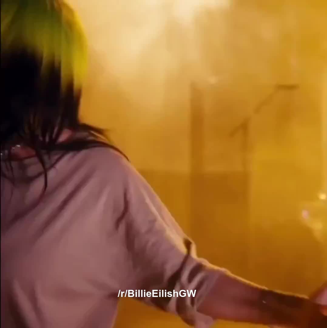 I wanna be so submissive for Billie Eilish