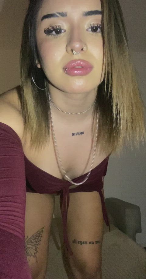 Stretched Blouse with Hooks under pressure