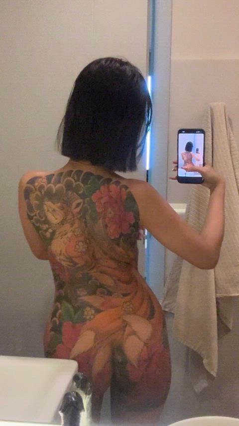 Younger guys told me I'm too petite to be their girlfriend. I hope older guys won't mind 😍