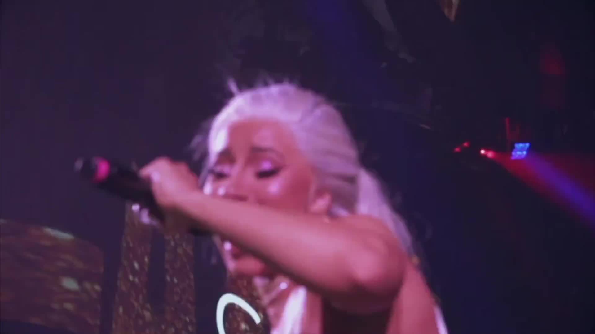 Twerking Her PHAT ASS