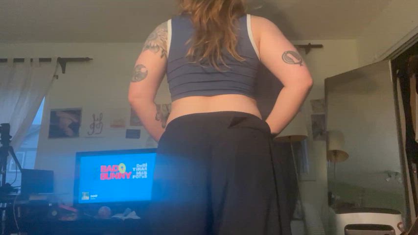 Pants down!