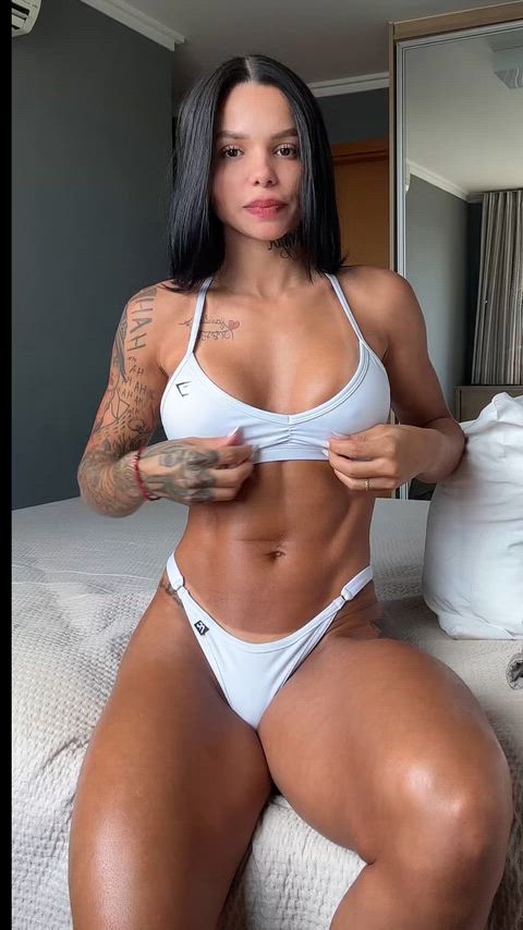 Do these abs make you wanna cum hard on it?