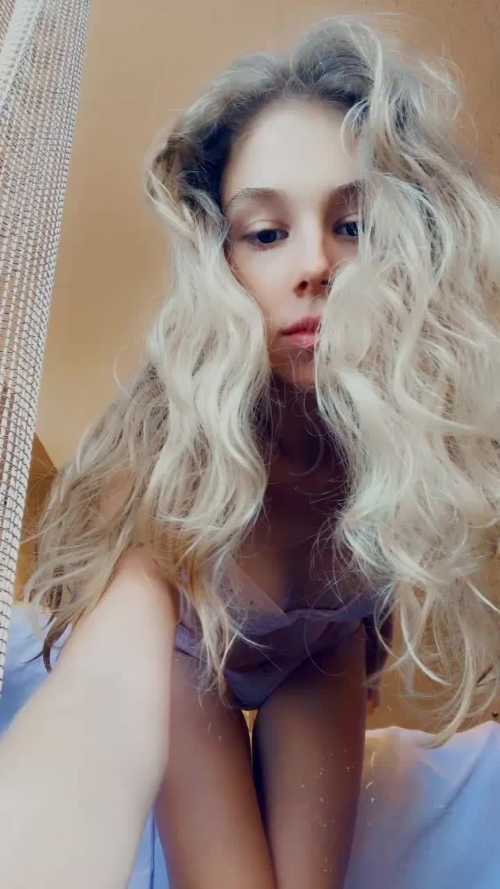 F18] Komm In Das Neue Jahr Via Meinen 18-Jährigen Körper? 🤭🧡